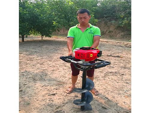 地質(zhì)勘探鉆機(jī)打電線桿專(zhuān)用的機(jī)器